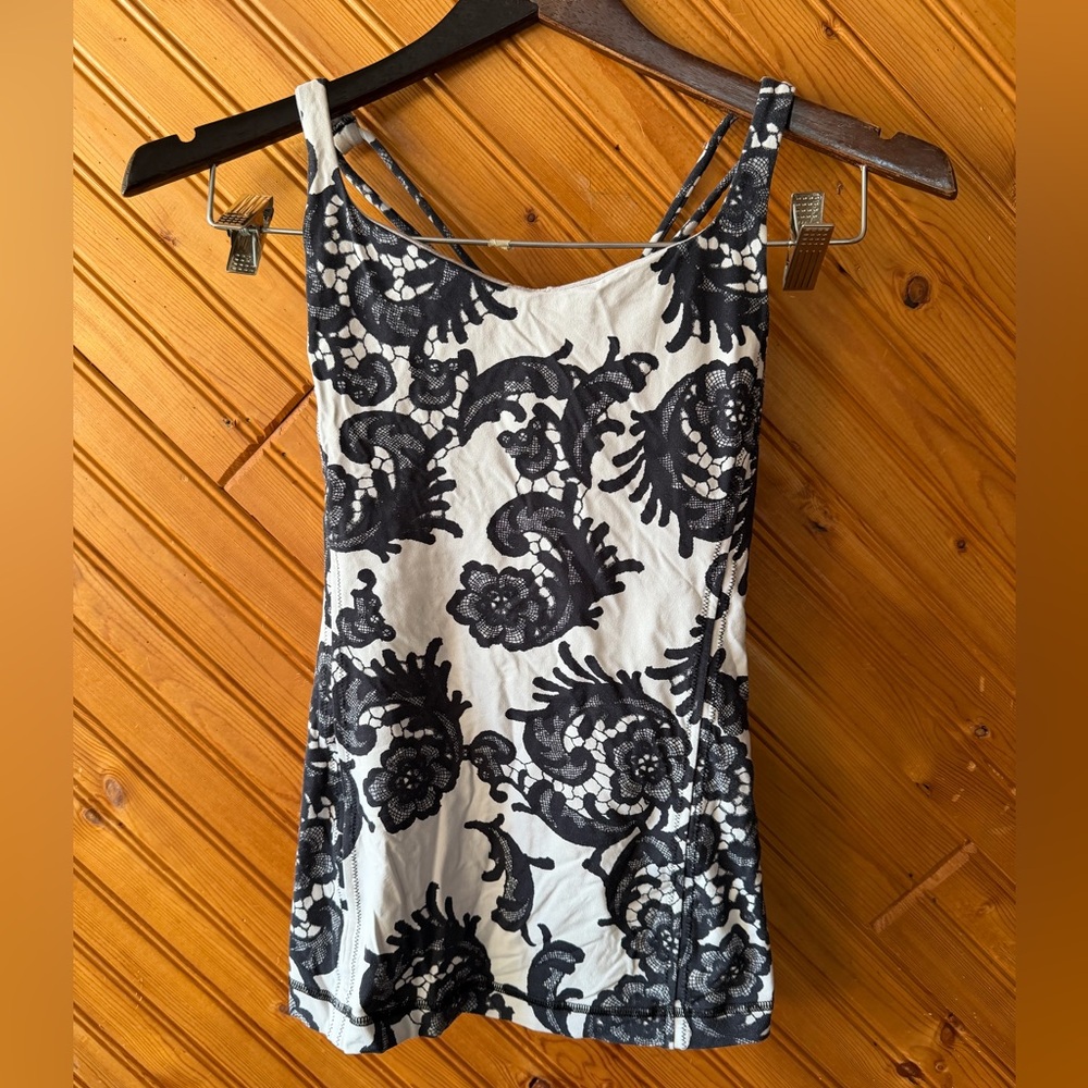 White and black floral LULULEMON tank sz 4